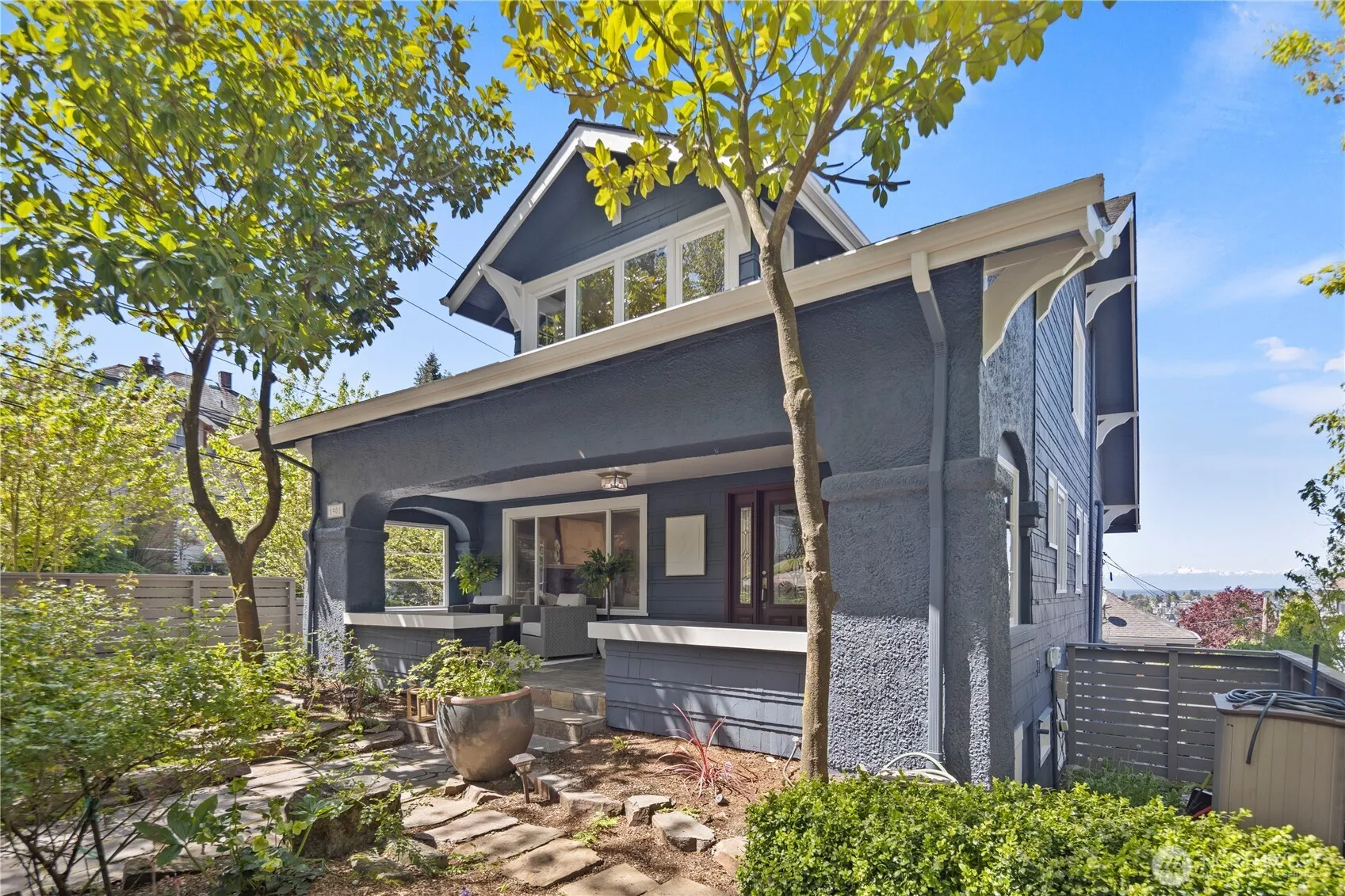 Property photo for 1901 8th Avenue W, Seattle photo 3
