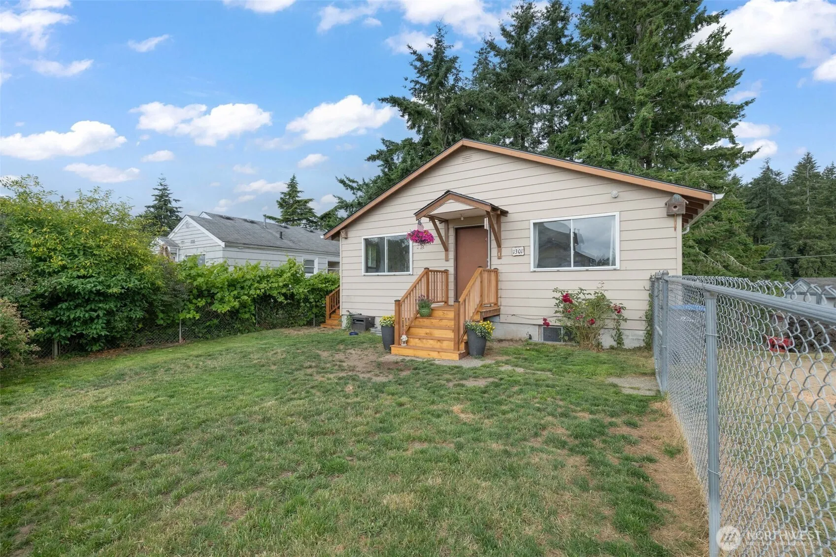 Property photo for 1301 Humphrey Avenue W, Bremerton photo 3