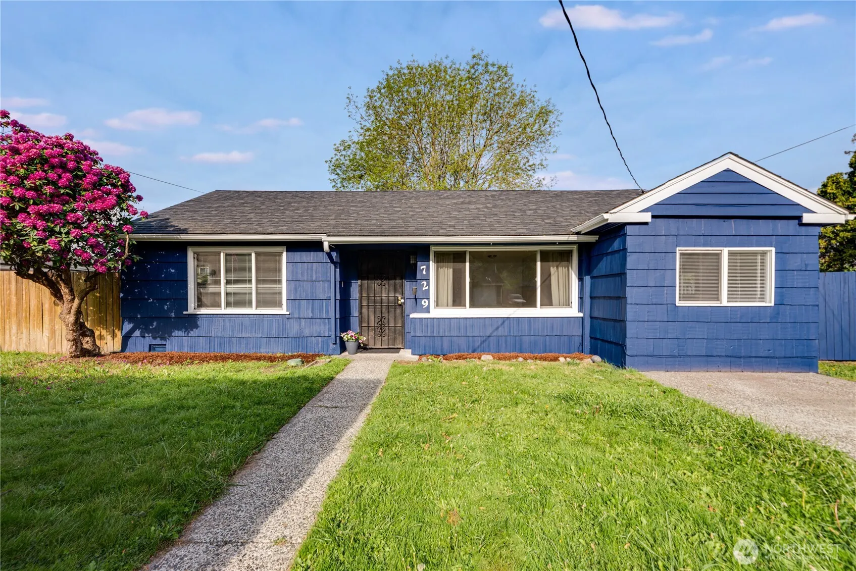 729 Woodford Avenue N, Kent