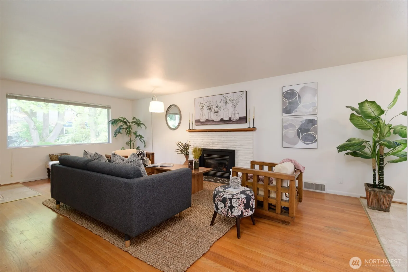 Property photo for 12223 4th Avenue Nw, Seattle photo 3