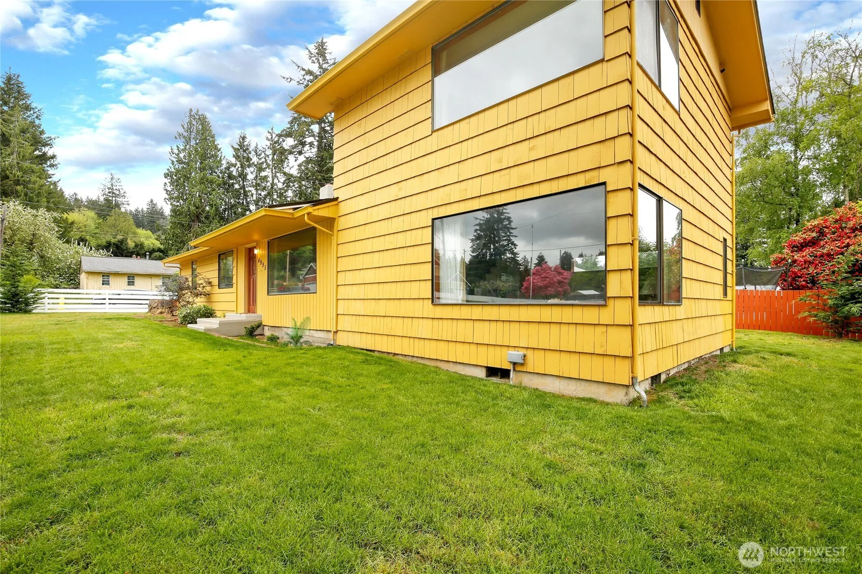 Property photo for 4995 Johnson Street Nw, Bremerton photo 3