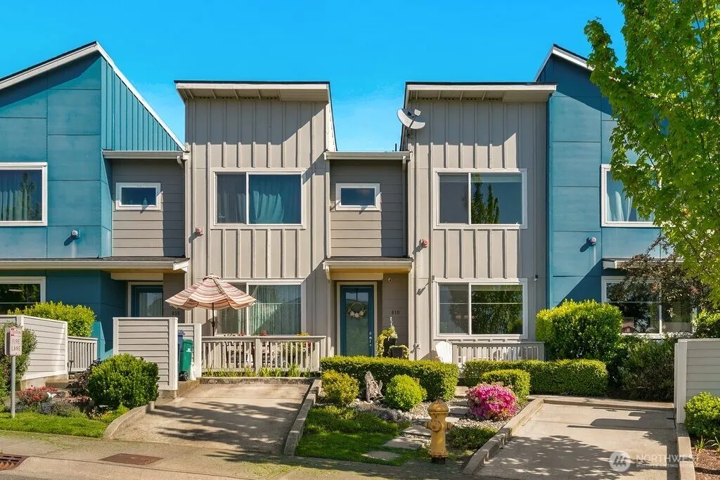 Property photo for 810 Sw 96th Place, Seattle