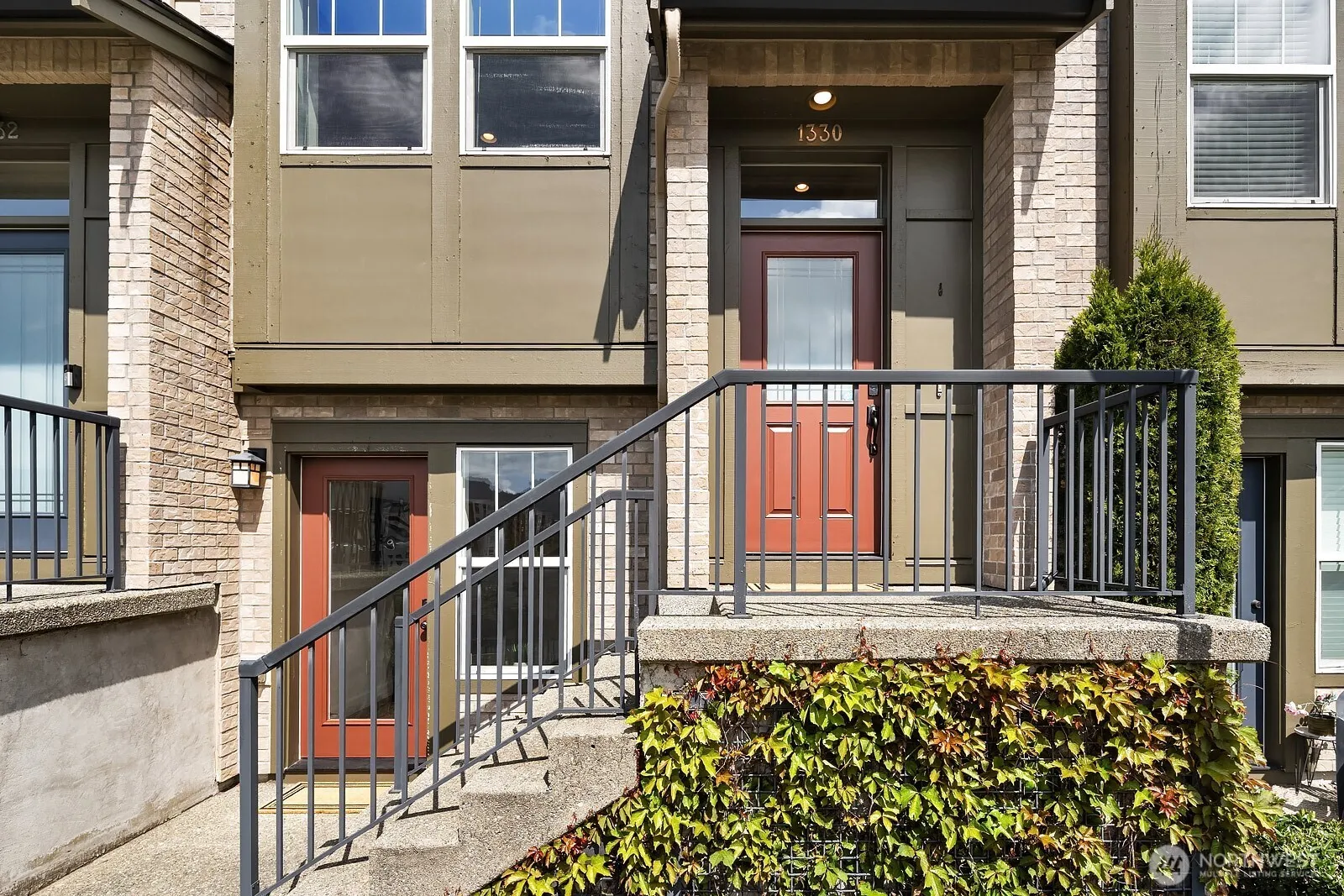 Property photo for 1330 Williamsburg Walk Ne, Issaquah photo 3