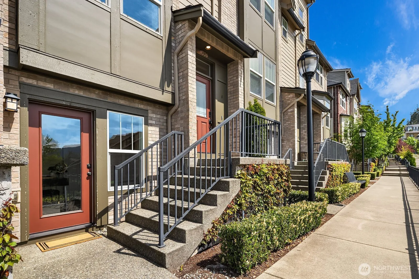 Property photo for 1330 Williamsburg Walk Ne, Issaquah photo 4