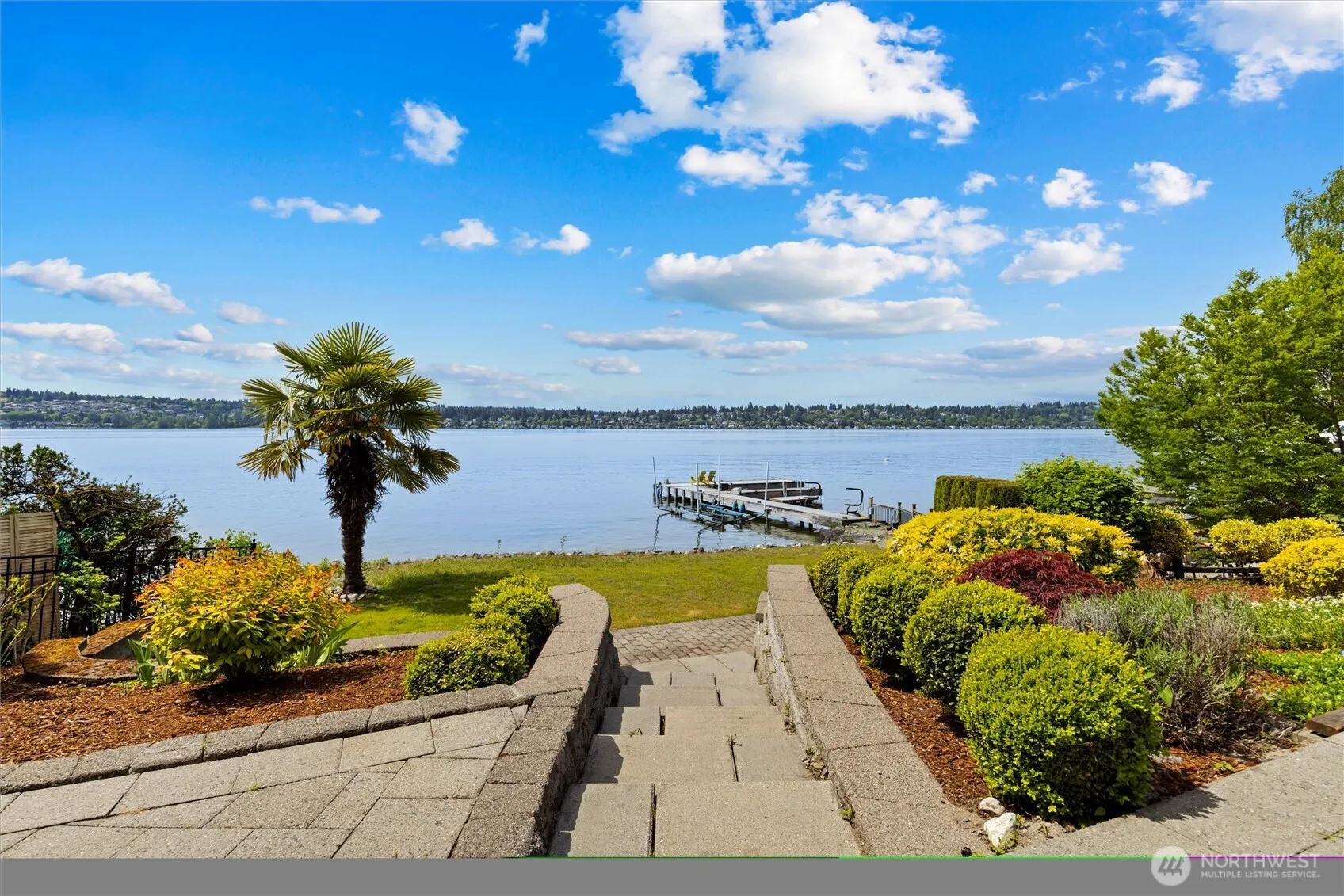 Property photo for 11807 Holmes Point Drive Ne, Kirkland photo 3