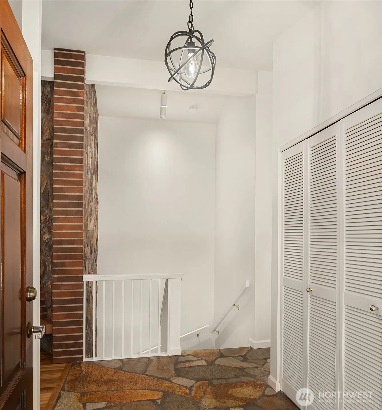 Property photo for 12802 Ne 26th Place, Bellevue photo 2