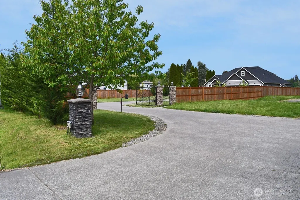 Property photo for 4620 Wiggins Road Se, Olympia photo 2