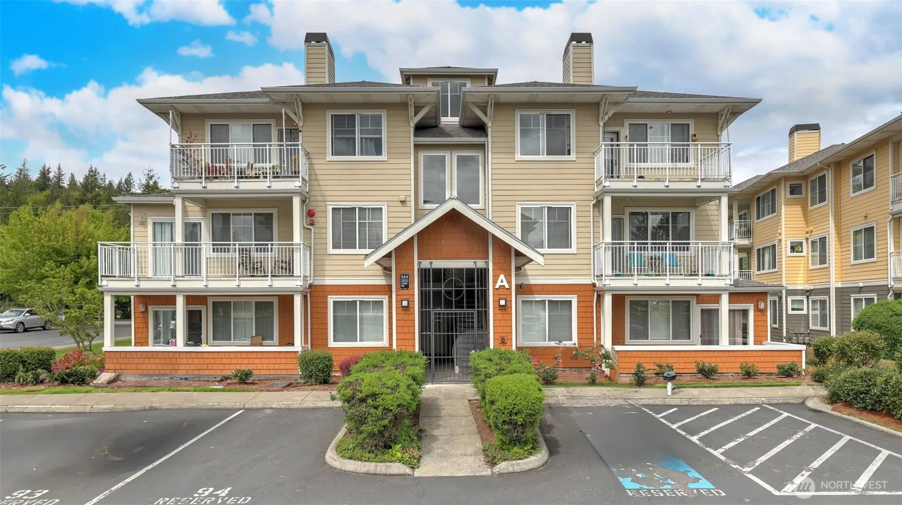 564 225th Lane Ne #a-105, Sammamish