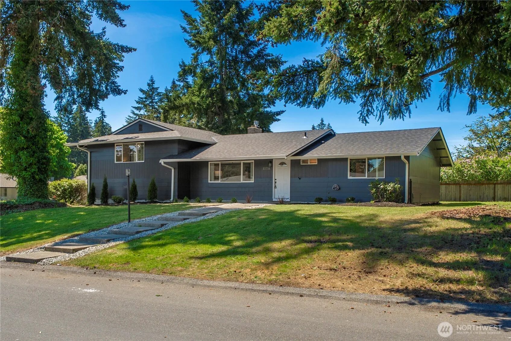 Property photo for 10714 111th Avenue Sw, Tacoma photo 2