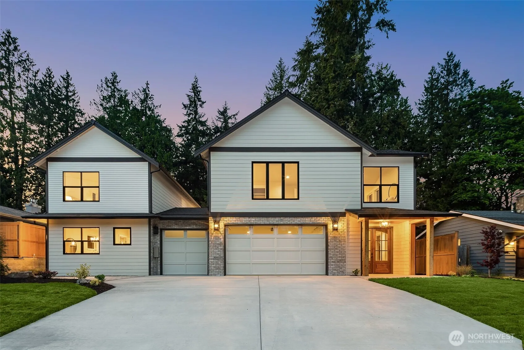 Property photo for 10606 Ne 137th Place, Kirkland photo 2