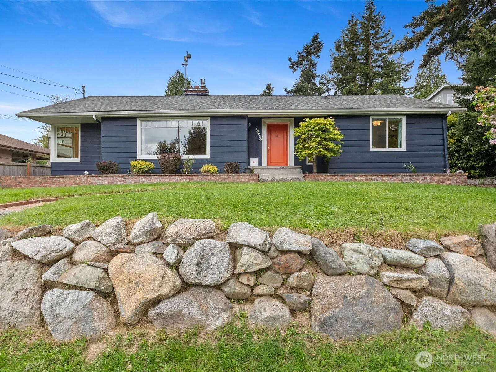 Property photo for 10723 Densmore Avenue N, Seattle