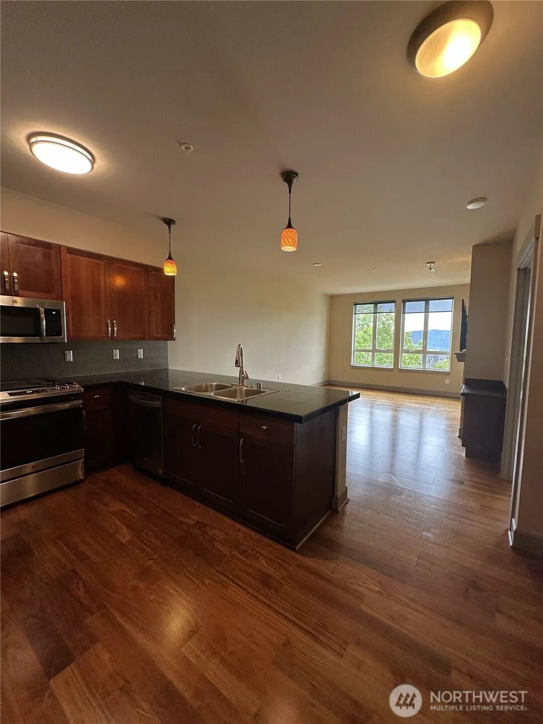 Property photo for 1880 25th Avenue Ne #303, Issaquah photo 4