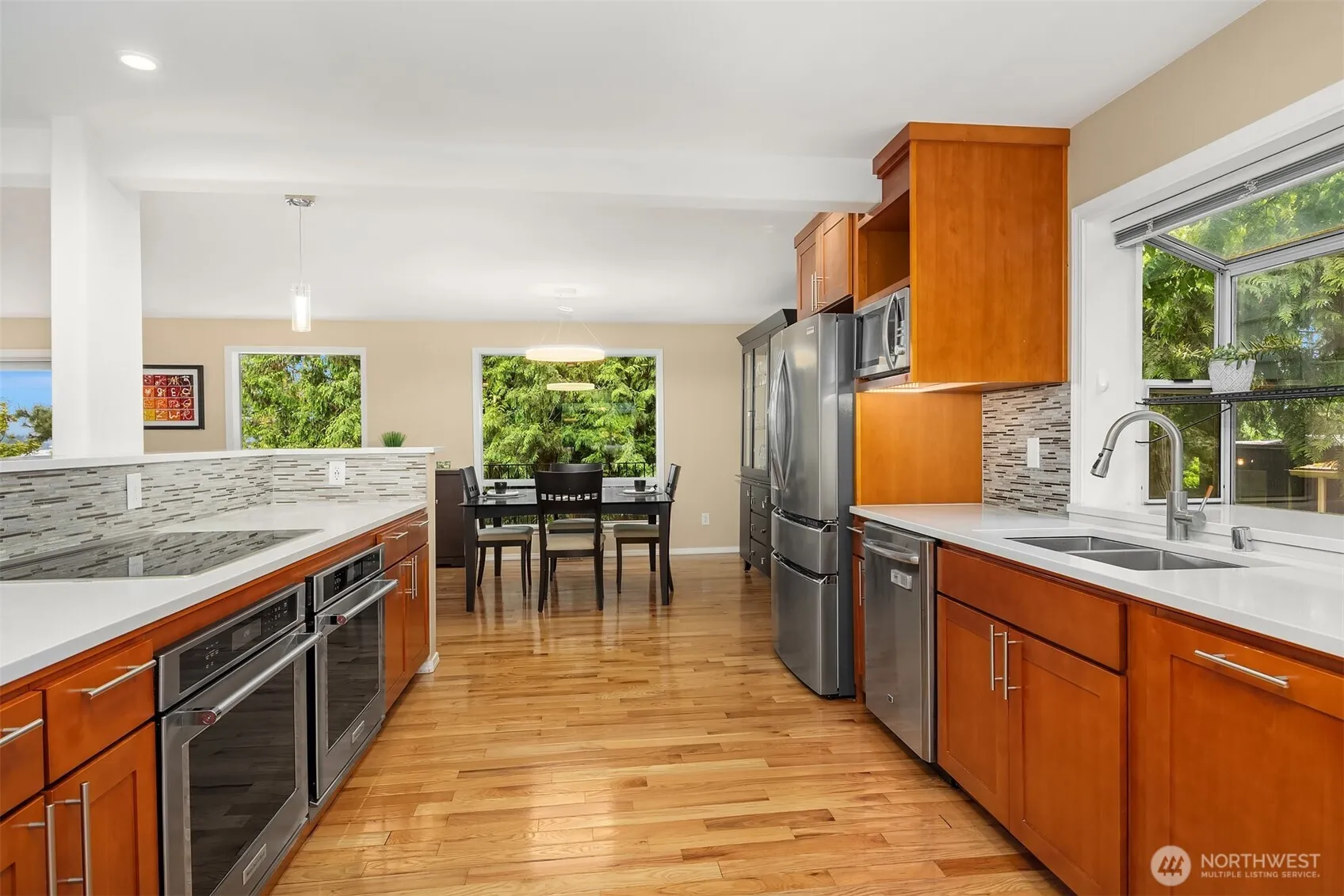 Property photo for 10504 Dixon Drive S, Seattle photo 4