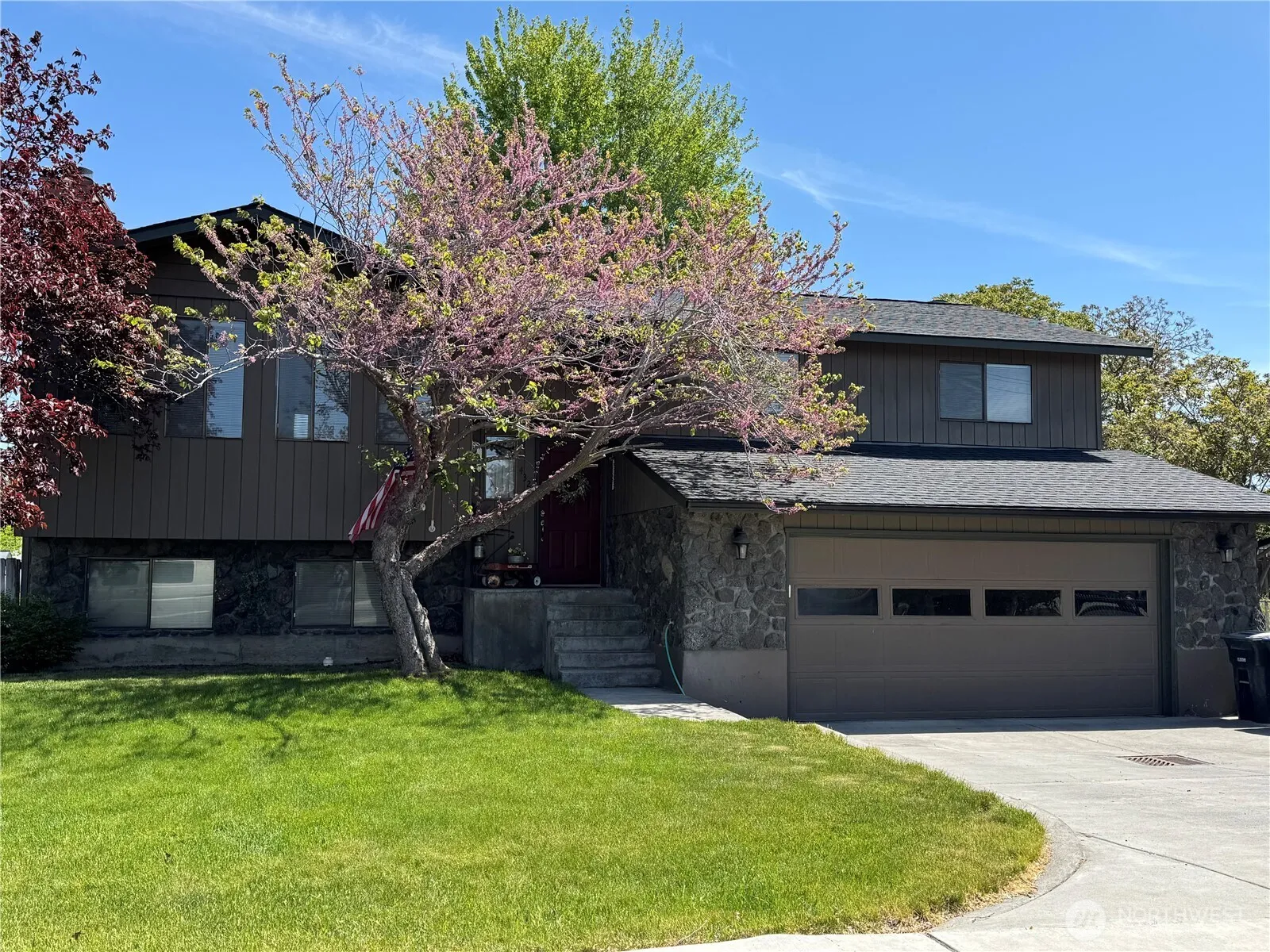 Property photo for 4321 W Lakeshore Drive, Moses Lake