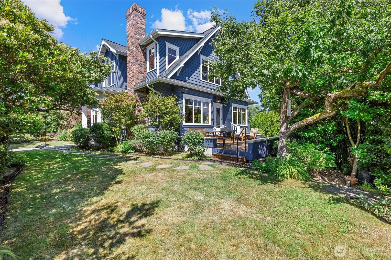Property photo for 4504 37th Avenue Ne, Seattle photo 3