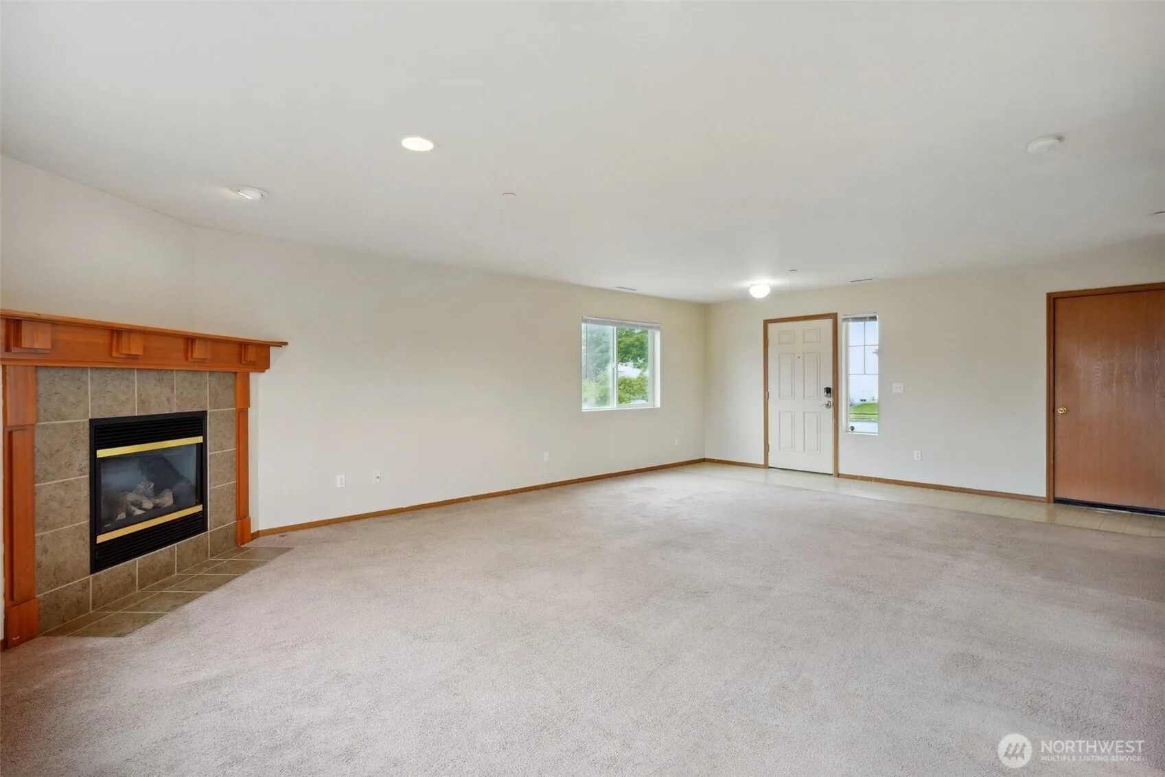 Property photo for 2048 Jensen Avenue, Dupont photo 4