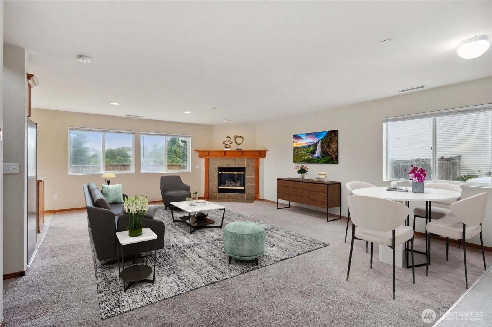 Property photo for 2048 Jensen Avenue, Dupont photo 3