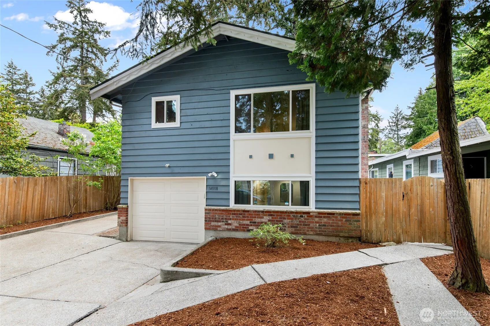 Property photo for 14008 Roslyn Place N, Seattle