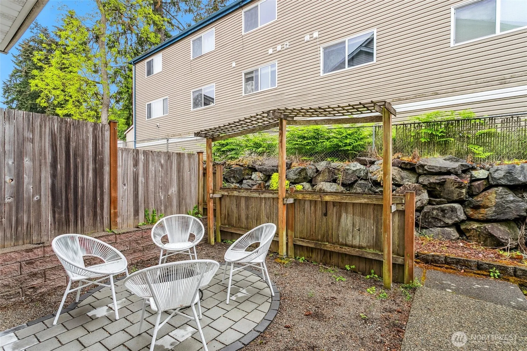 Property photo for 14352 Stone Avenue N, Seattle photo 3