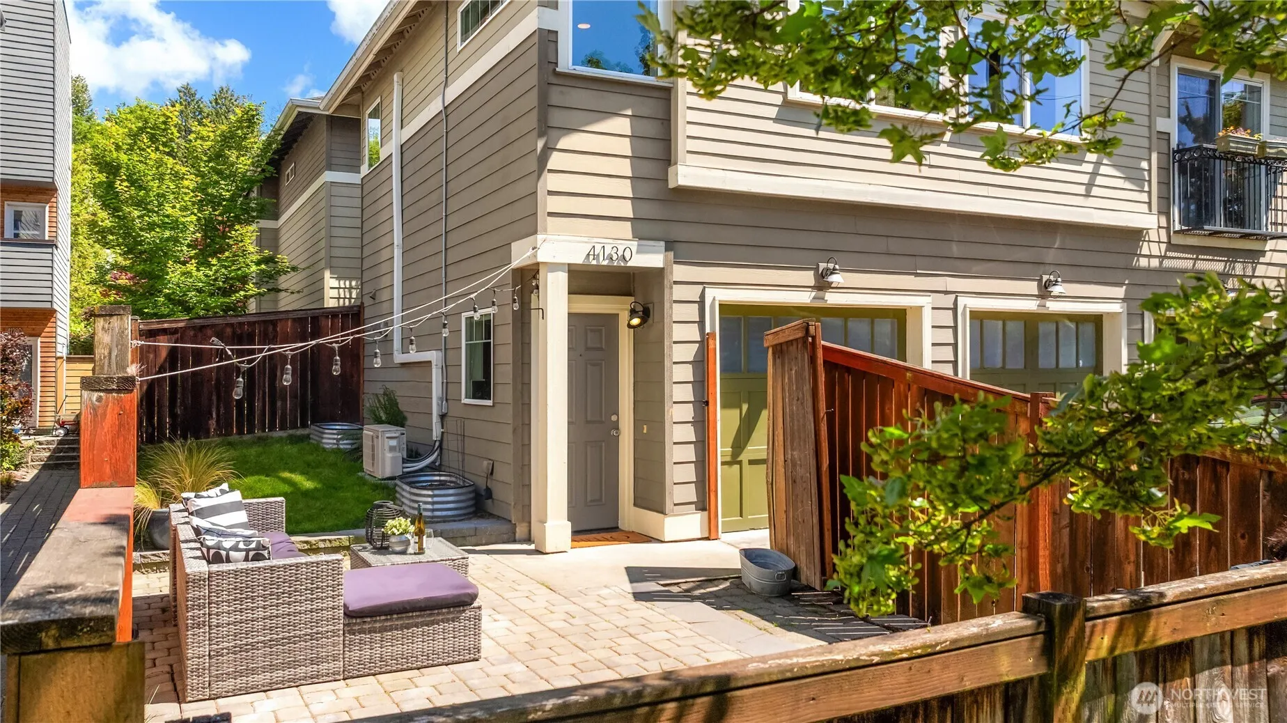 Property photo for 4130 25th Avenue Sw, Seattle photo 2