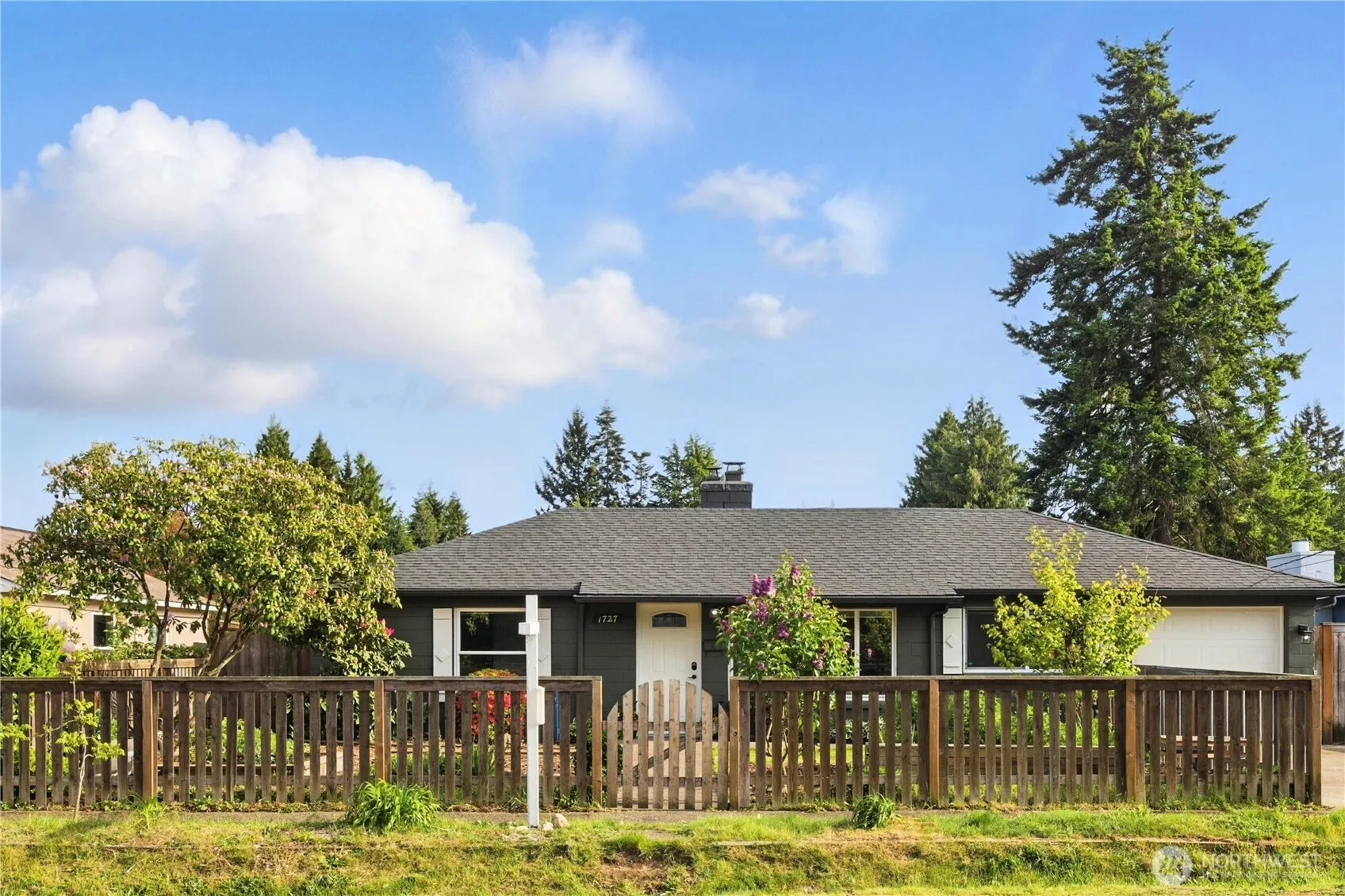 Property photo for 1727 Ne 136th Street, Seattle photo 2