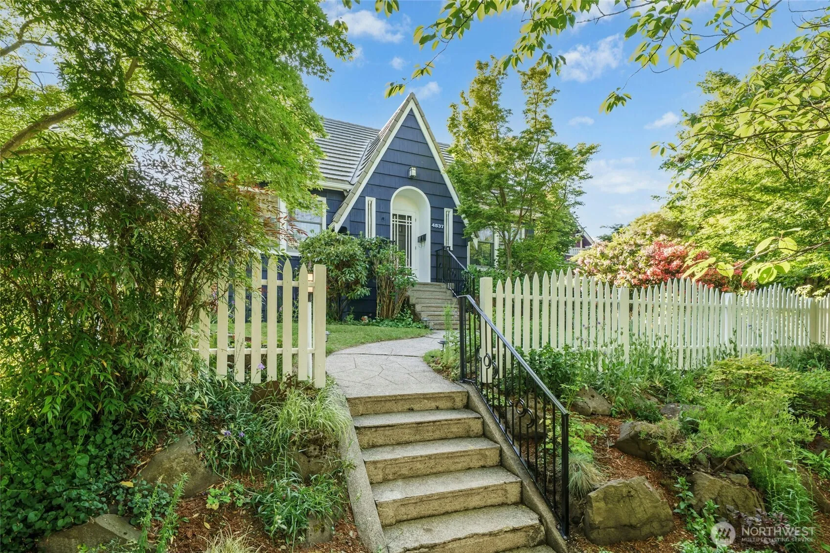 Property photo for 4537 46th Avenue Sw, Seattle photo 2