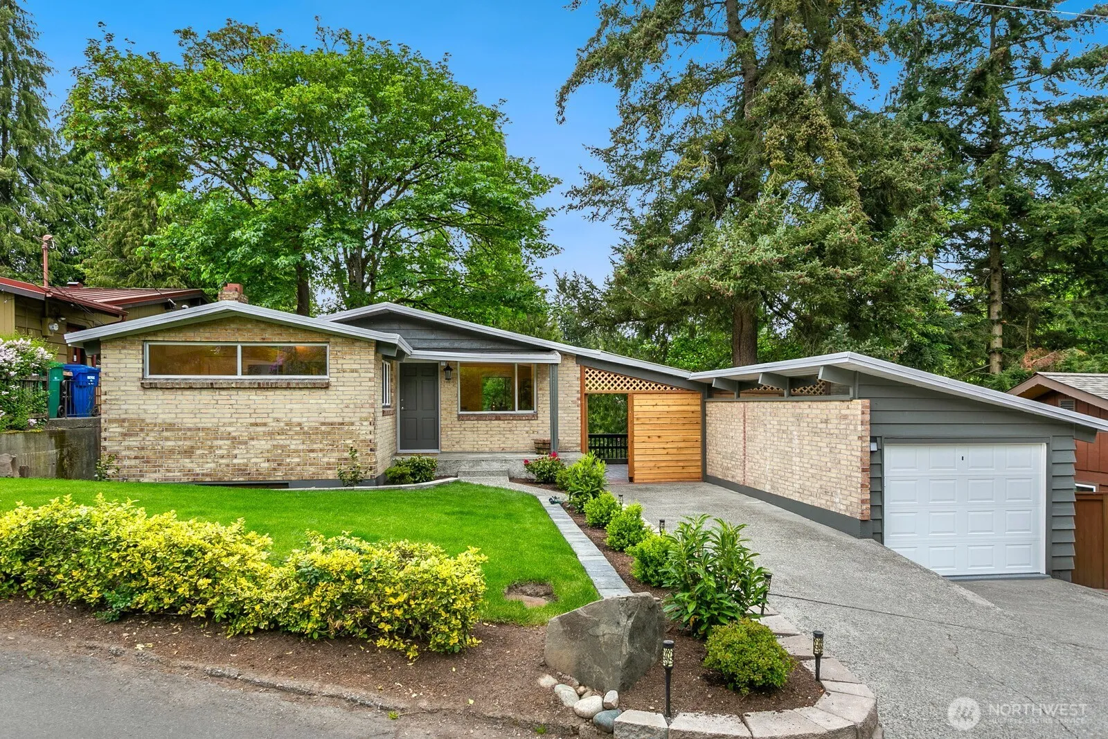 Property photo for 1102 Ne 106th Street, Seattle