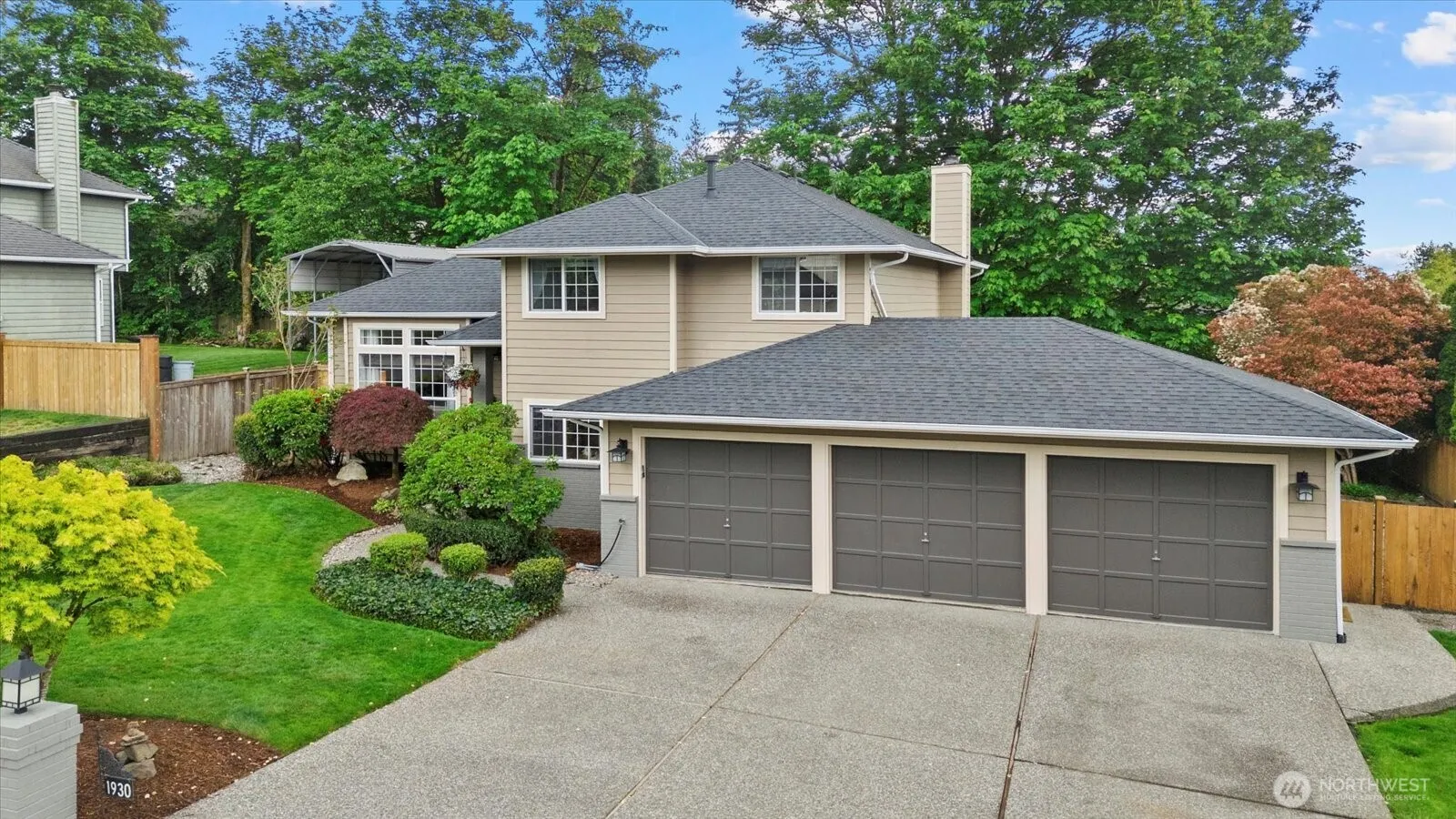 Property photo for 1930 239th Place Se, Bothell photo 2