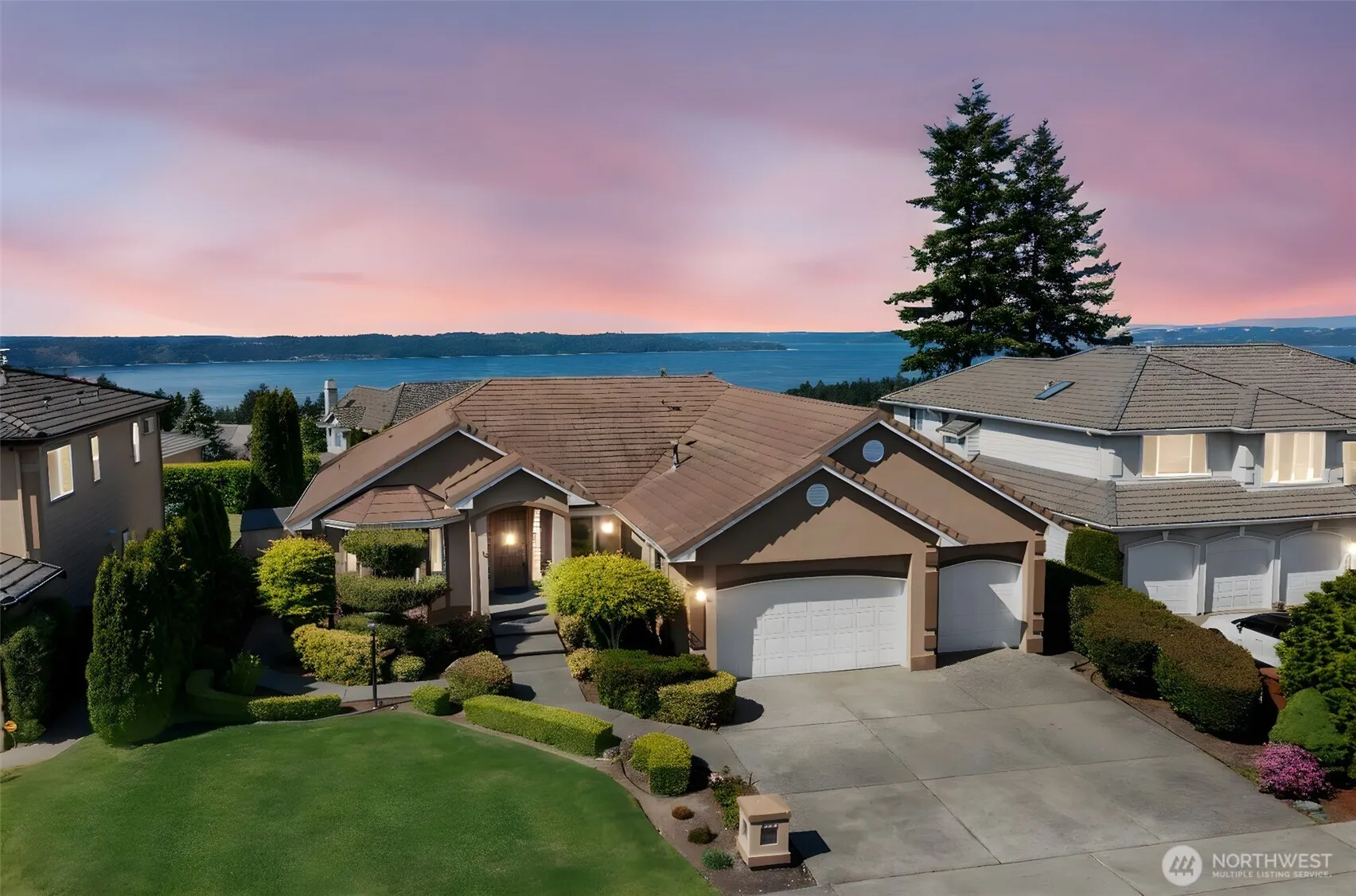 Property photo for 2127 Davis Court Ne, Tacoma