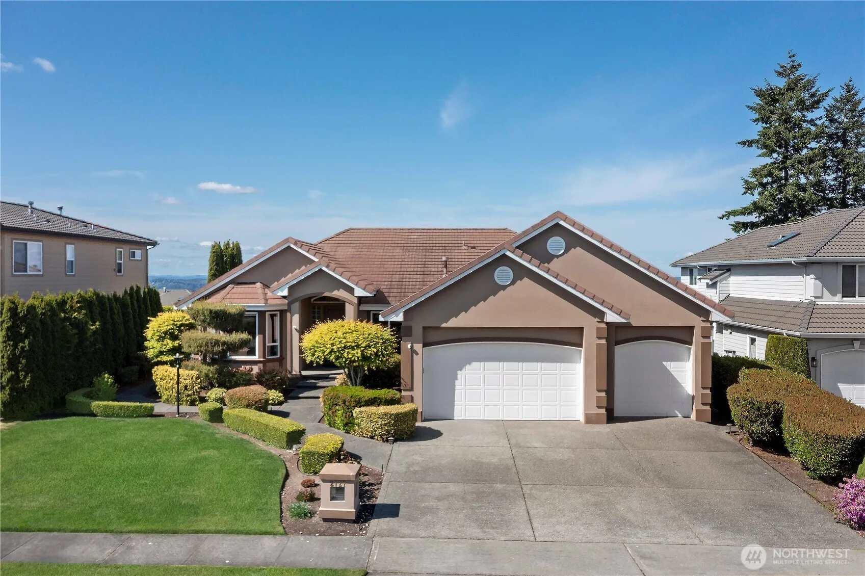 Property photo for 2127 Davis Court Ne, Tacoma photo 3