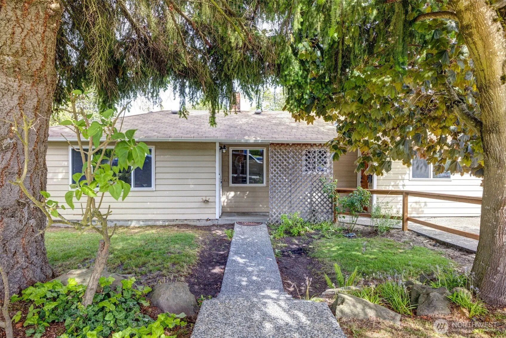 Property photo for 8826 29th Avenue Sw, Seattle photo 3