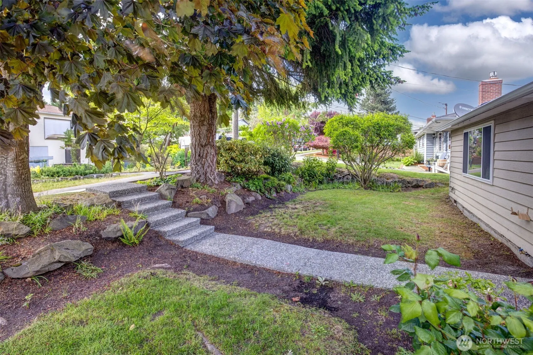 Property photo for 8826 29th Avenue Sw, Seattle photo 2