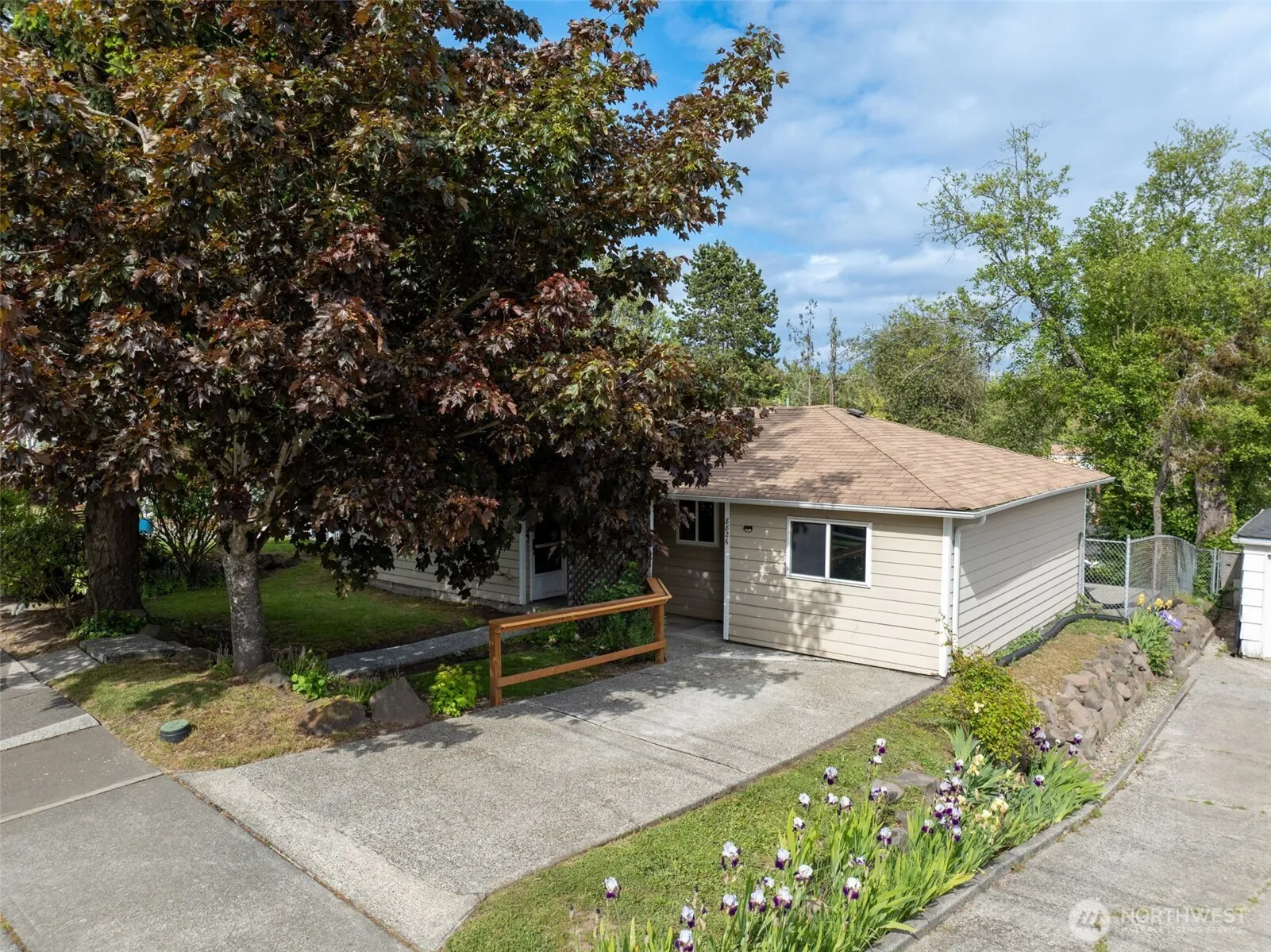 Property photo for 8826 29th Avenue Sw, Seattle photo 4