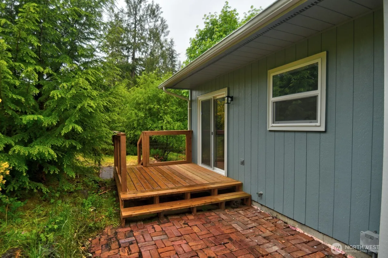 Property photo for 420 E Dartmoor Drive, Shelton photo 2