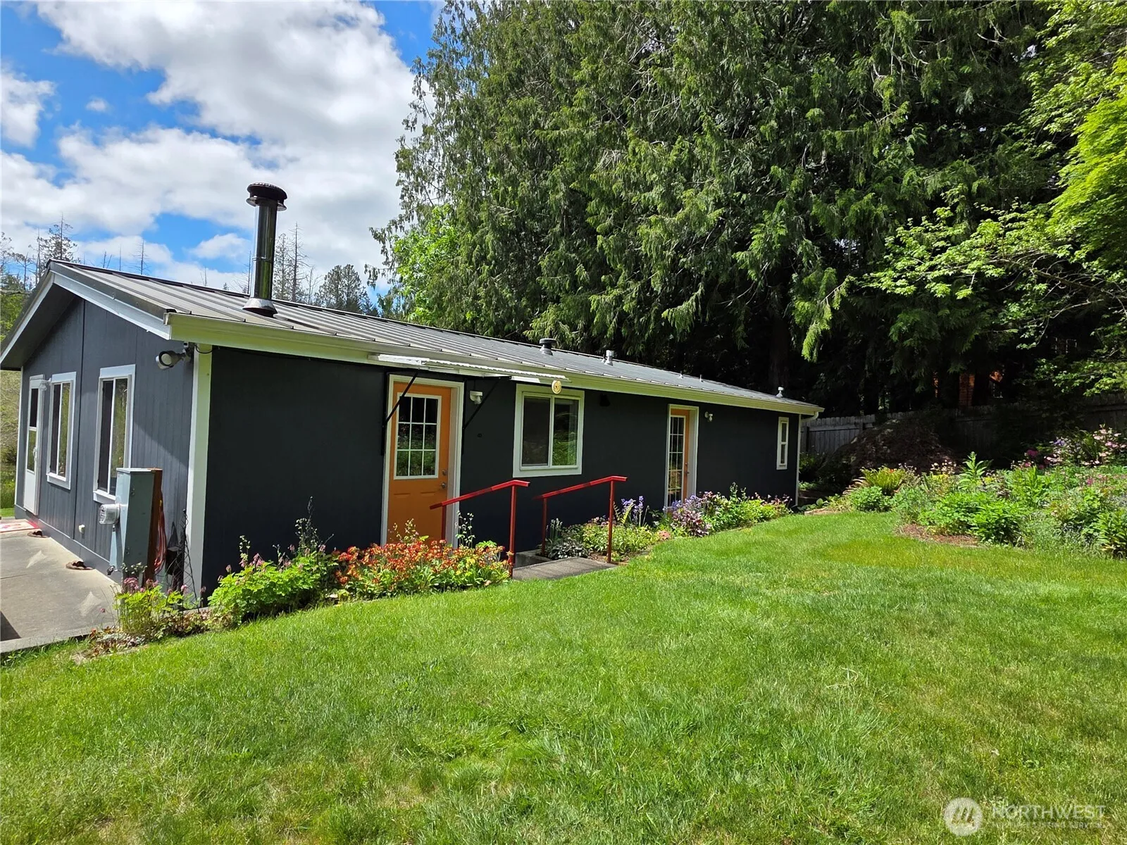 Property photo for 9747 Nw Holly Road, Bremerton photo 2