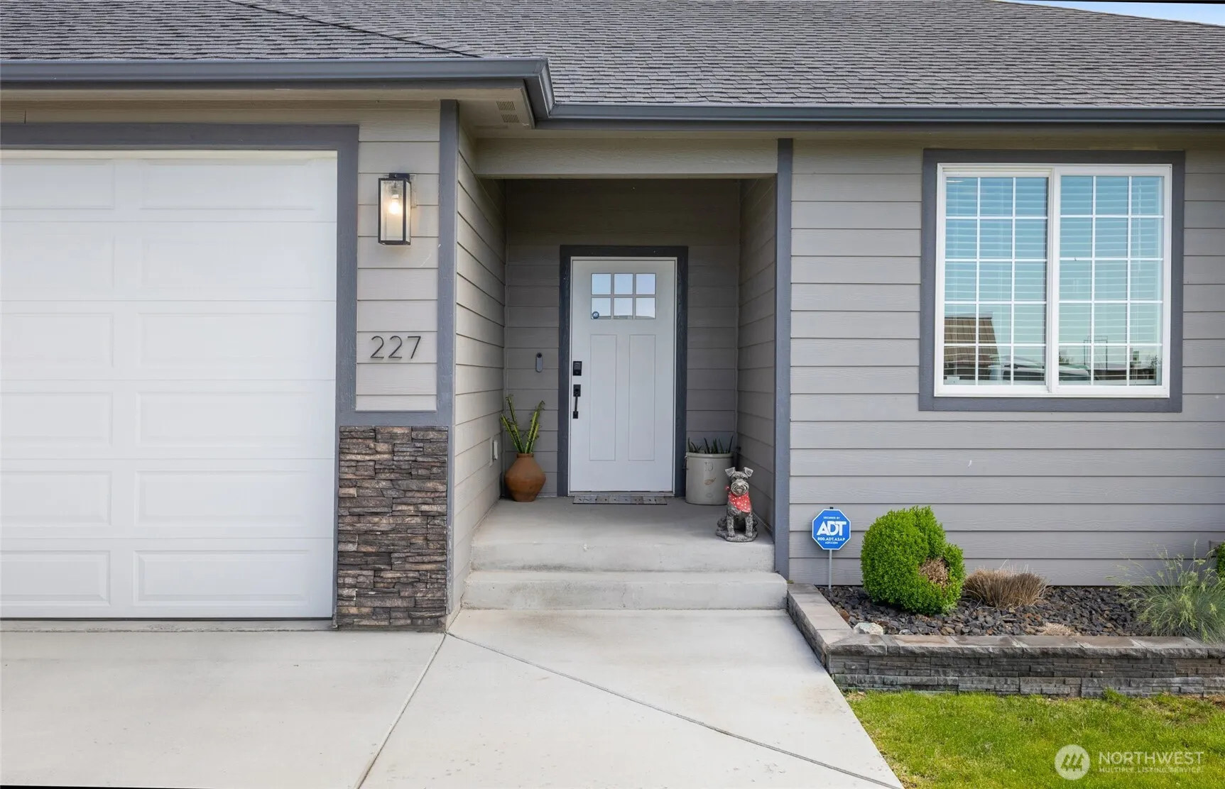 Property photo for 227 N Crestview Drive, Moses Lake photo 2