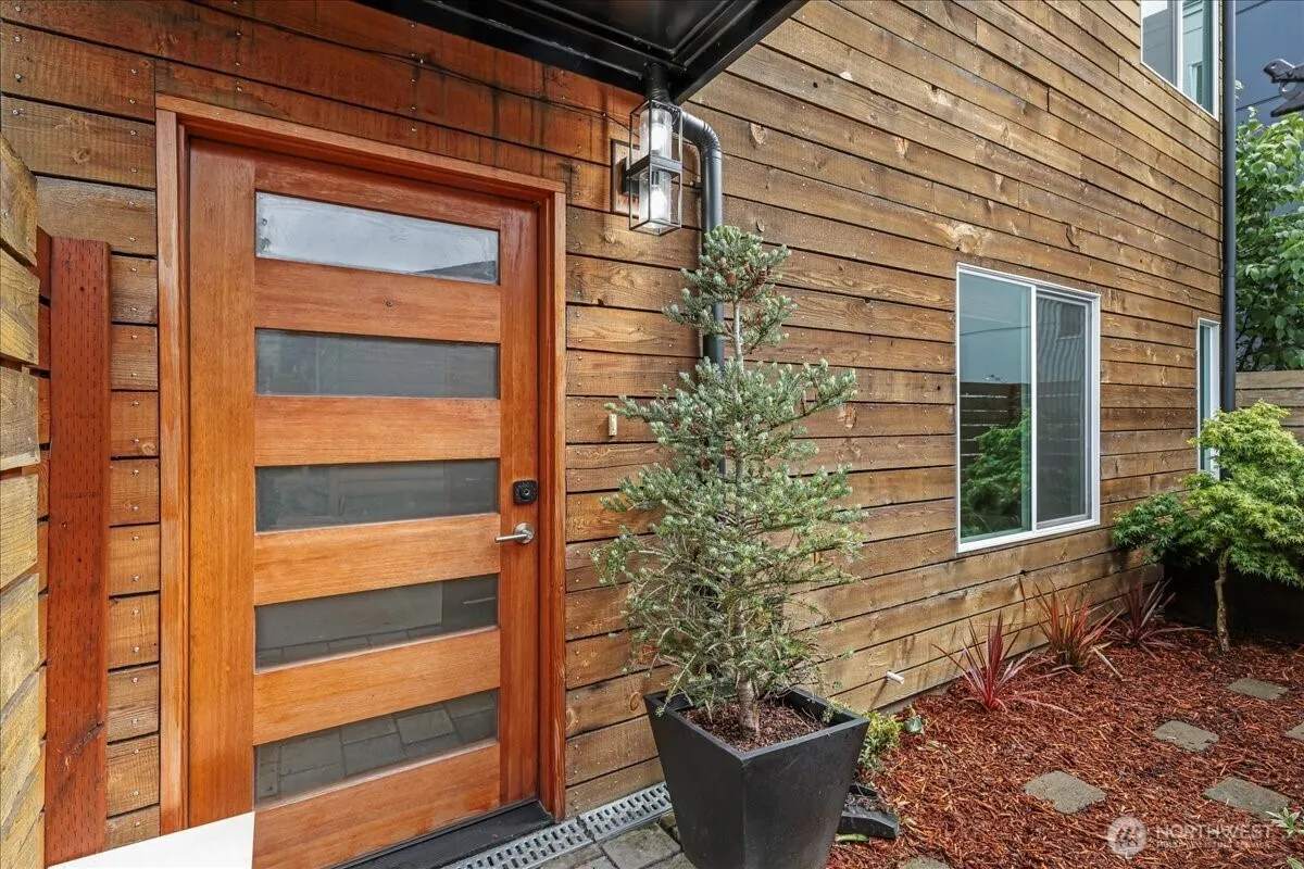 Property photo for 2353 23rd Avenue S, Seattle photo 4
