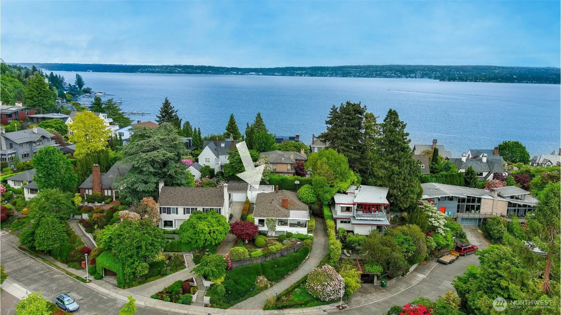 Property photo for 3144 W Laurelhurst Drive Ne, Seattle photo 2