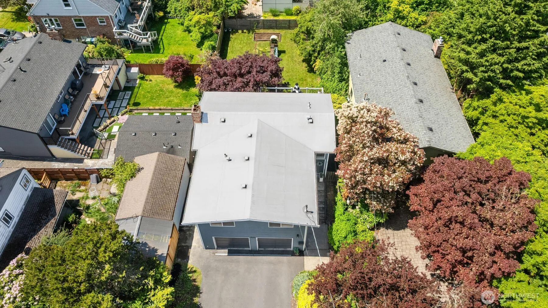 Property photo for 9011 Latona Avenue Ne, Seattle photo 2