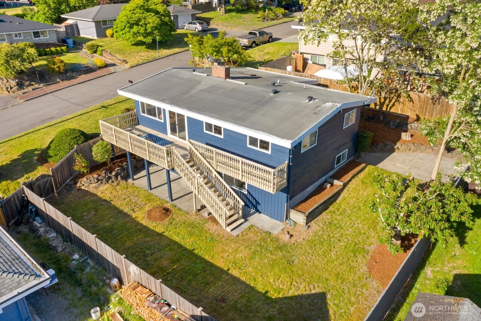 Property photo for 3311 Ne 11th Place, Renton photo 2