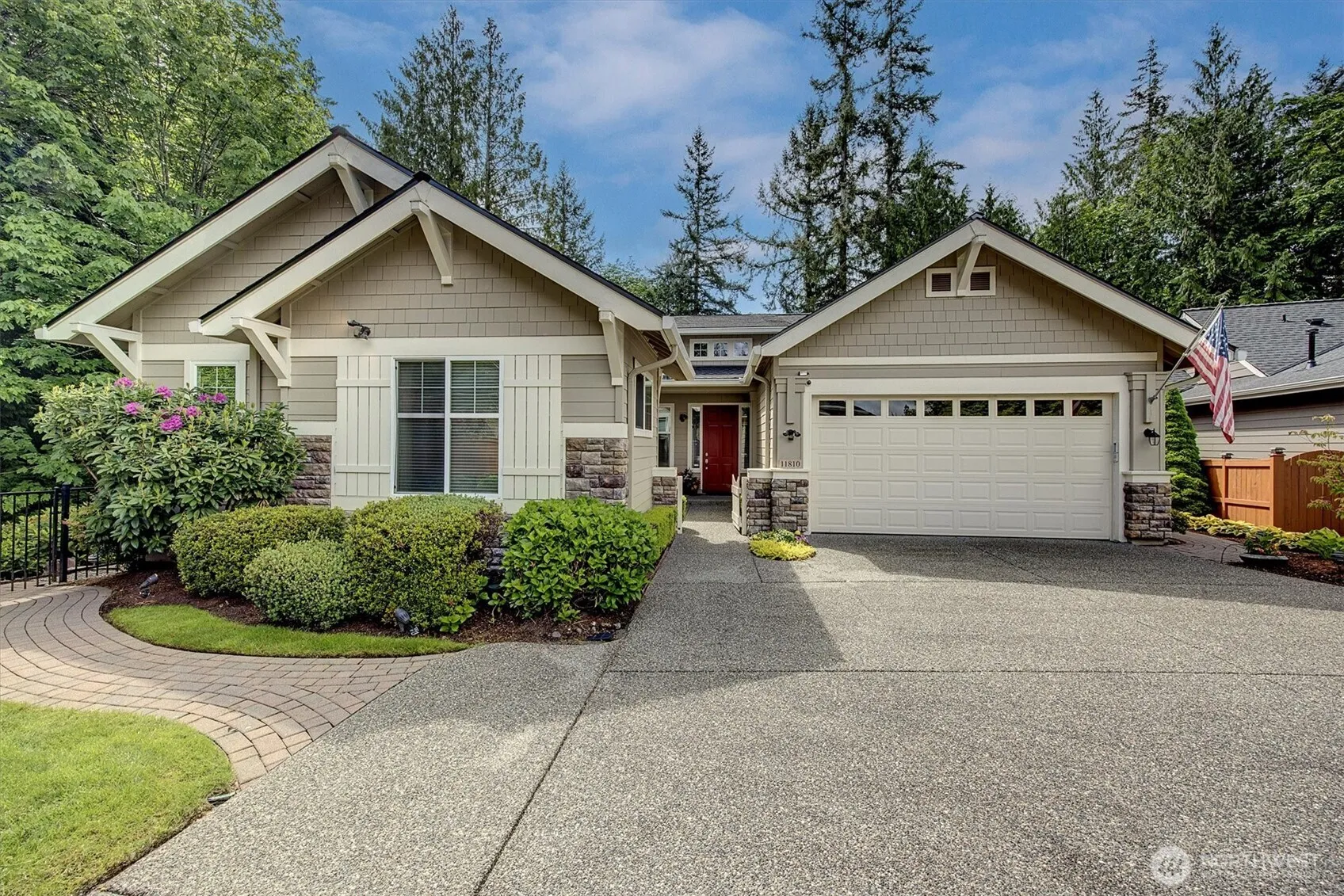 Property photo for 11810 Big Leaf Way Ne, Redmond