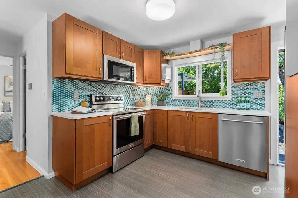 Property photo for 8414 34th Avenue Sw, Seattle photo 5