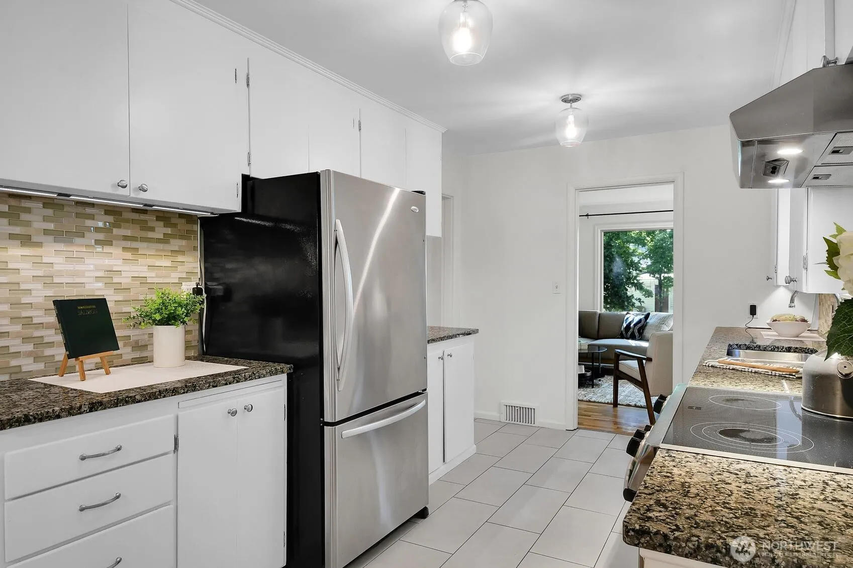 Property photo for 6710 Flora Avenue S, Seattle photo 4