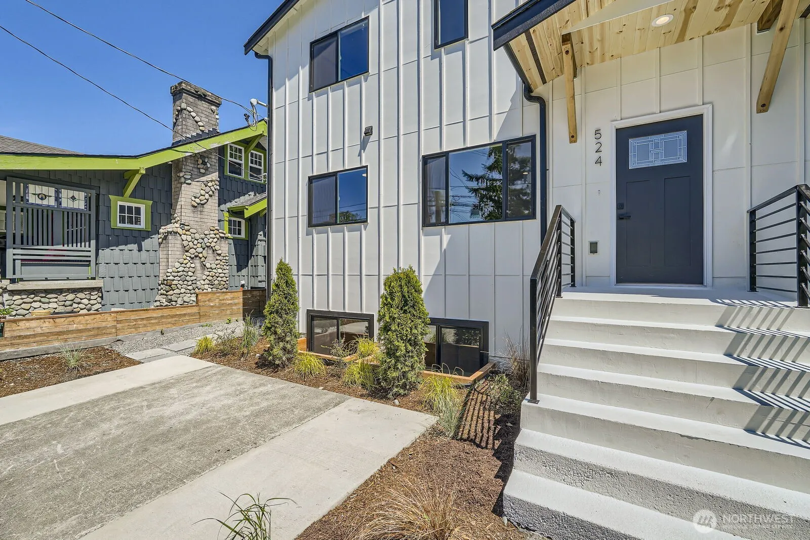 Property photo for 524 27th Avenue, Seattle photo 2