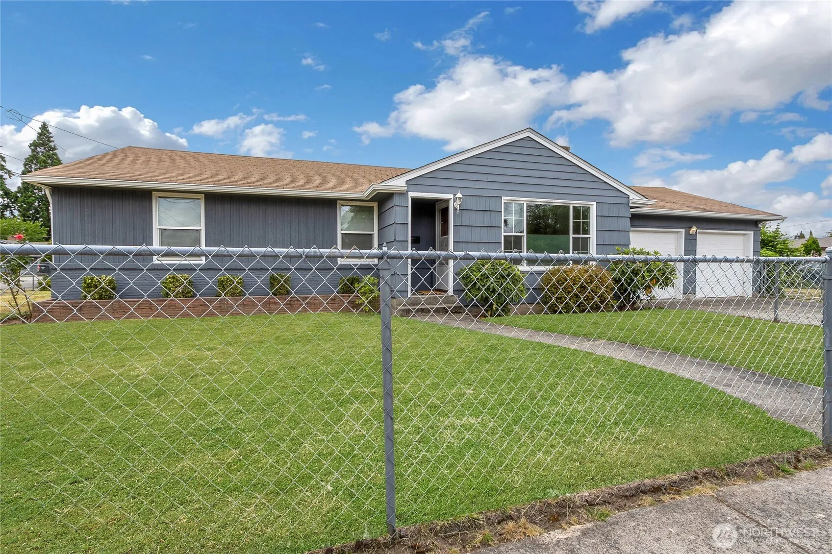 Property photo for 204 12th Street Nw, Puyallup photo 2