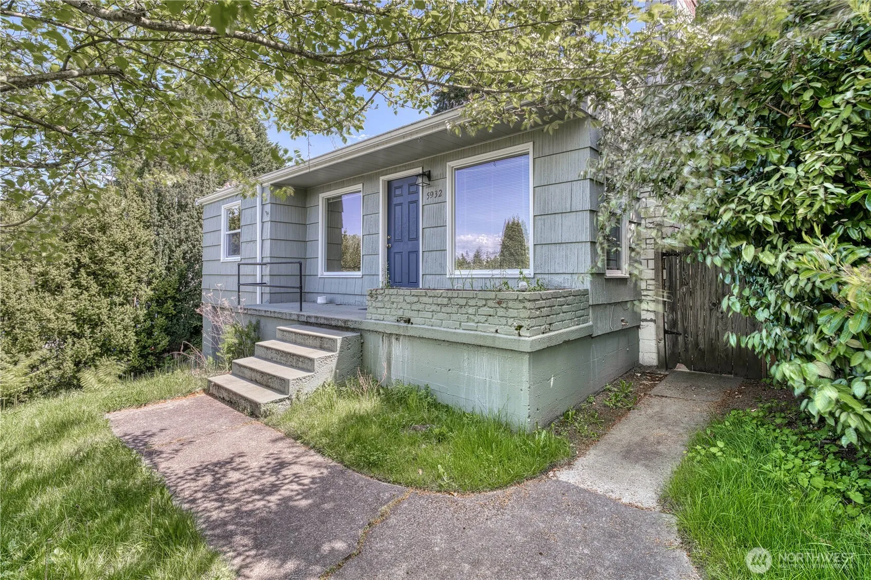 Property photo for 5932 37th Avenue Sw, Seattle photo 2