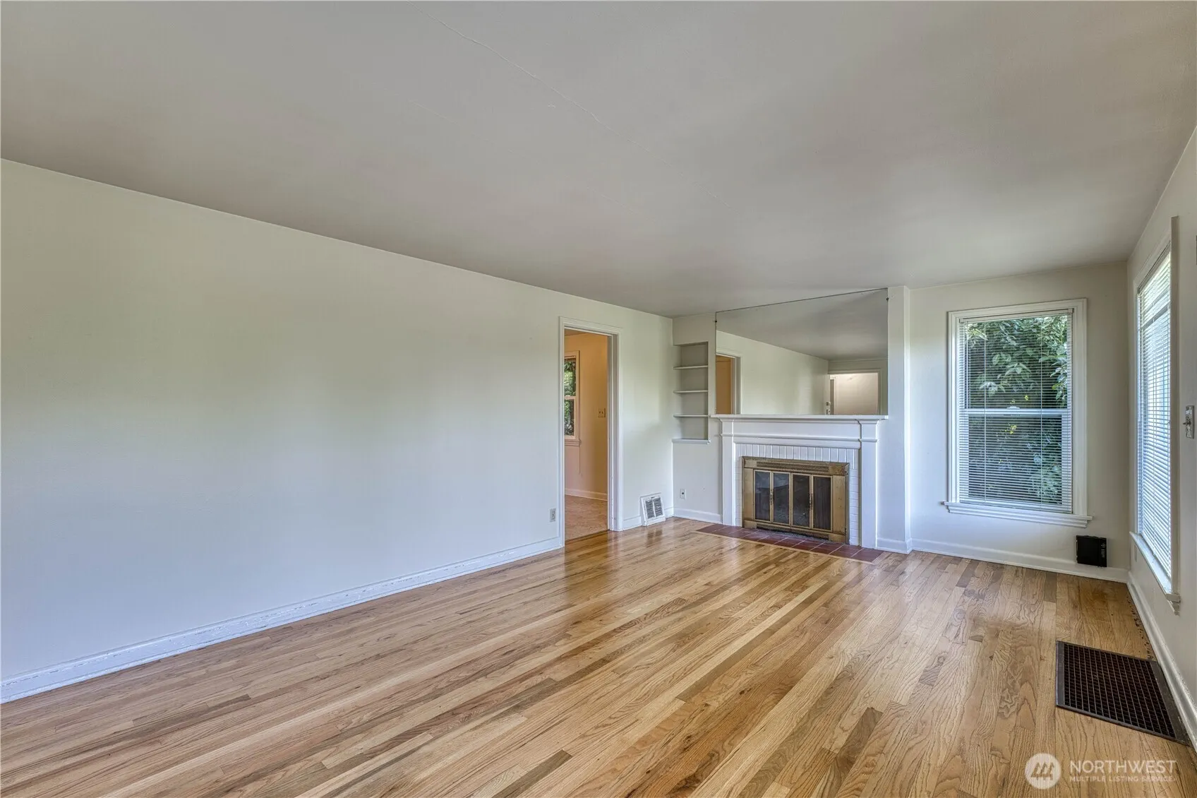 Property photo for 5932 37th Avenue Sw, Seattle photo 4