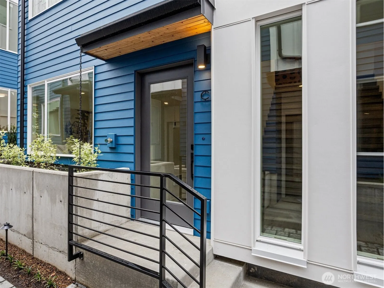 Property photo for 2523 29th Avenue S #a, Seattle photo 3