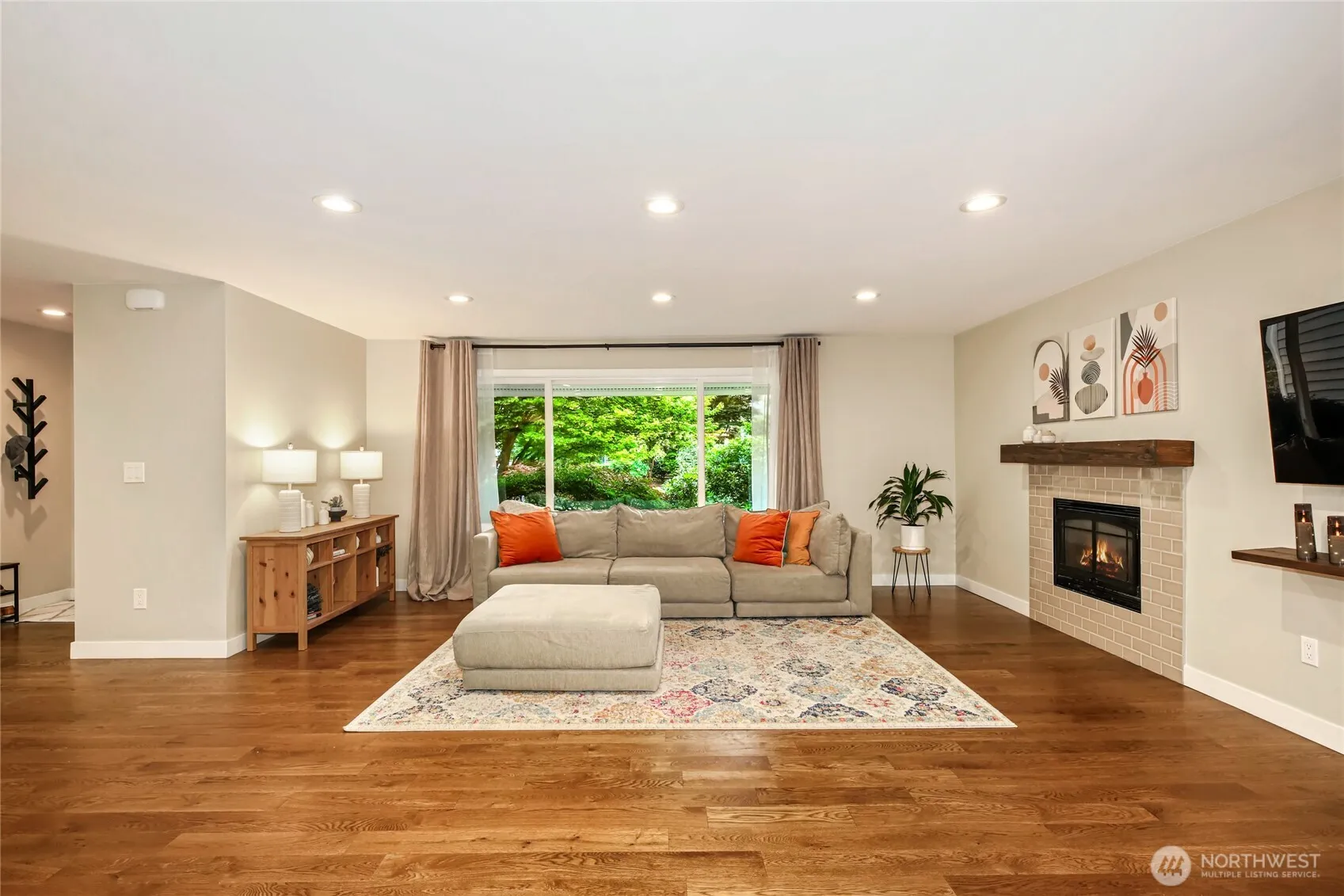 Property photo for 3908 Ne 103rd Street, Seattle photo 2