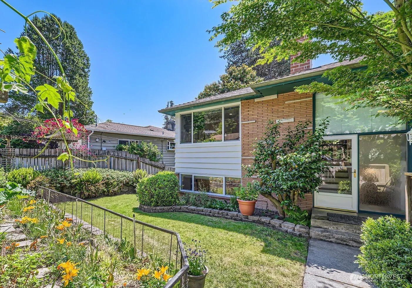 Property photo for 4215 Ne 105th Street, Seattle photo 3